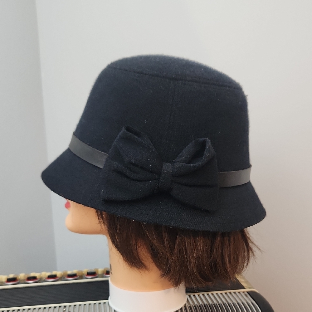 SUPER CUTE CATO BLACK CLOCHE BUCKET HAT W/BOW ACCENT